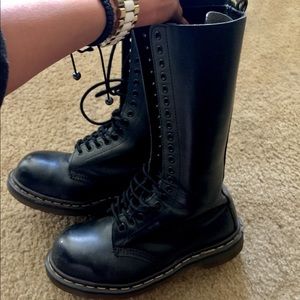 NEW Dr Martens 20-hole steel toe boots BRAND NEW